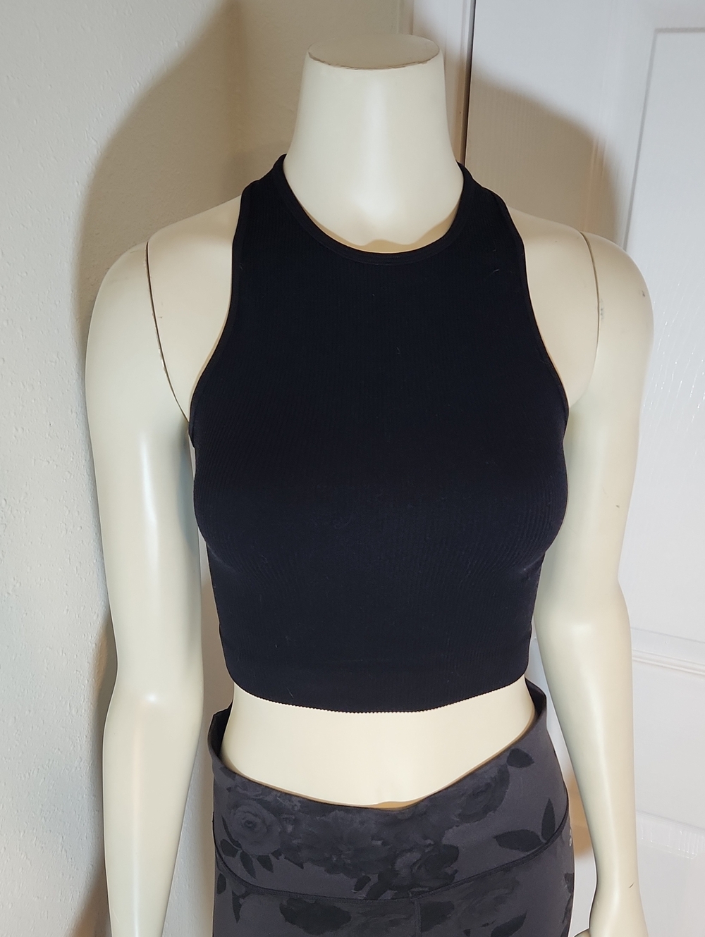 Zenana Outfitters Black Ribbed Crop Tank Top